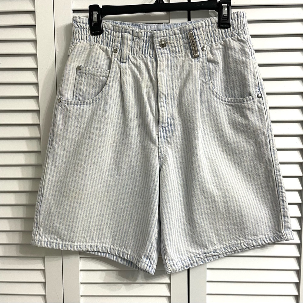 Vtg Levi’s Blue & White Hickory Striped Denim Mom Shorts High Rise Relaxed Sz 10